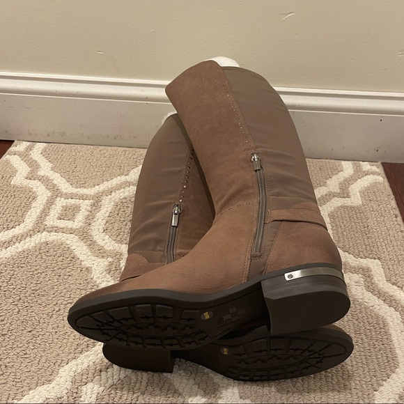 VINCE CAMUTO BOOTS - Picture 8 of 12